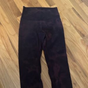 Cropped 21 inch lulu leggings maroon and black tie dye SUPER CUTE